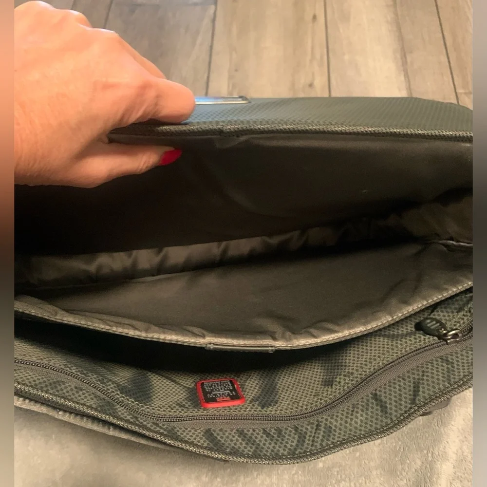 TUMI 5506GRH Black Tech Messenger Laptop Bag Briefcase